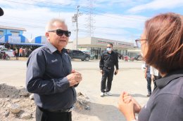 หัวหน้าพรรคแรงงานสร้างชาติ รับเรื่องร้องเรียน! ชาวบ้านกว่า 1,500 หลังคาเรือนเดือดร้อน เสาไฟฟ้าตั้งขวางทางเข้าออกซอย ถนนหนามแดง สมุทรปราการ