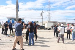 หัวหน้าพรรคแรงงานสร้างชาติ รับเรื่องร้องเรียน! ชาวบ้านกว่า 1,500 หลังคาเรือนเดือดร้อน เสาไฟฟ้าตั้งขวางทางเข้าออกซอย ถนนหนามแดง สมุทรปราการ