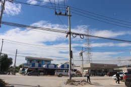 หัวหน้าพรรคแรงงานสร้างชาติ รับเรื่องร้องเรียน! ชาวบ้านกว่า 1,500 หลังคาเรือนเดือดร้อน เสาไฟฟ้าตั้งขวางทางเข้าออกซอย ถนนหนามแดง สมุทรปราการ