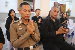 พระเทพวชิราลังการ นำคณะสงฆ์วัดศรีเอี่ยม บำเพ็ญกุศลอุทิศถวาย 'พระบรมราชชนนีพันปีหลวง'  พล.ต.อ.ธวัชชัย ภัยลี้ อดีตรอง ผบ.ตร. ร่วมเป็นประธาน สมาคมตำรวจ-สตรีนักธุรกิจฯ  ร่วมแน่น!!