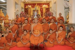 พระเทพวชิราลังการ นำคณะสงฆ์วัดศรีเอี่ยม บำเพ็ญกุศลอุทิศถวาย 'พระบรมราชชนนีพันปีหลวง'  พล.ต.อ.ธวัชชัย ภัยลี้ อดีตรอง ผบ.ตร. ร่วมเป็นประธาน สมาคมตำรวจ-สตรีนักธุรกิจฯ  ร่วมแน่น!!