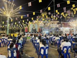 พุทธศาสนิกชนนับพัน ร่วมสวดมนต์ข้ามปี วัดศรีวารีน้อย อำเภอบางเสาธง จังหวัดสมุทรปราการ โดยมีพระครูปลัดสุวัฒนกวีคุณ เจ้าคณะตำบลศีรษะจรเข้ใหญ่  เจ้าอาวาสวัดศรีวารีน้อย นำคณะสงฆ์ร่วมสวดเจริญพระพุทธมนต์