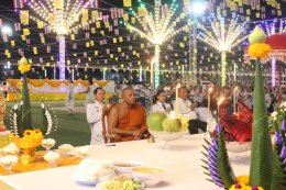 พุทธศาสนิกชนนับพัน ร่วมสวดมนต์ข้ามปี วัดศรีวารีน้อย อำเภอบางเสาธง จังหวัดสมุทรปราการ โดยมีพระครูปลัดสุวัฒนกวีคุณ เจ้าคณะตำบลศีรษะจรเข้ใหญ่  เจ้าอาวาสวัดศรีวารีน้อย นำคณะสงฆ์ร่วมสวดเจริญพระพุทธมนต์