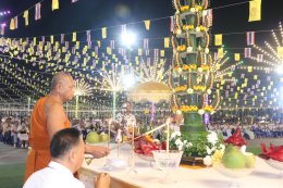 พุทธศาสนิกชนนับพัน ร่วมสวดมนต์ข้ามปี วัดศรีวารีน้อย อำเภอบางเสาธง จังหวัดสมุทรปราการ โดยมีพระครูปลัดสุวัฒนกวีคุณ เจ้าคณะตำบลศีรษะจรเข้ใหญ่  เจ้าอาวาสวัดศรีวารีน้อย นำคณะสงฆ์ร่วมสวดเจริญพระพุทธมนต์