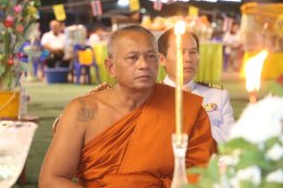 พุทธศาสนิกชนนับพัน ร่วมสวดมนต์ข้ามปี วัดศรีวารีน้อย อำเภอบางเสาธง จังหวัดสมุทรปราการ โดยมีพระครูปลัดสุวัฒนกวีคุณ เจ้าคณะตำบลศีรษะจรเข้ใหญ่  เจ้าอาวาสวัดศรีวารีน้อย นำคณะสงฆ์ร่วมสวดเจริญพระพุทธมนต์