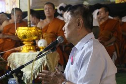 พุทธศาสนิกชนนับพัน ร่วมสวดมนต์ข้ามปี วัดศรีวารีน้อย อำเภอบางเสาธง จังหวัดสมุทรปราการ โดยมีพระครูปลัดสุวัฒนกวีคุณ เจ้าคณะตำบลศีรษะจรเข้ใหญ่  เจ้าอาวาสวัดศรีวารีน้อย นำคณะสงฆ์ร่วมสวดเจริญพระพุทธมนต์