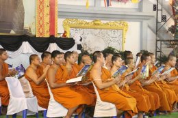 พุทธศาสนิกชนนับพัน ร่วมสวดมนต์ข้ามปี วัดศรีวารีน้อย อำเภอบางเสาธง จังหวัดสมุทรปราการ โดยมีพระครูปลัดสุวัฒนกวีคุณ เจ้าคณะตำบลศีรษะจรเข้ใหญ่  เจ้าอาวาสวัดศรีวารีน้อย นำคณะสงฆ์ร่วมสวดเจริญพระพุทธมนต์