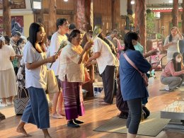 เจ้าคุณแจ้ พระวชิรคณาทร เจ้าอาวาสวัดบางพลีใหญ่กลาง นำพุทธศาสนิกชนชาวบางพลี ทำบุญแรกปี 2569 ตักบาตรทำบุญรับปีใหม่ ร่วมทอดผ้าป่าเชื้อเพลิงเผาศพยากไร้