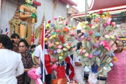 เจ้าคุณแจ้ พระวชิรคณาทร เจ้าอาวาสวัดบางพลีใหญ่กลาง นำพุทธศาสนิกชนชาวบางพลี ทำบุญแรกปี 2569 ตักบาตรทำบุญรับปีใหม่ ร่วมทอดผ้าป่าเชื้อเพลิงเผาศพยากไร้