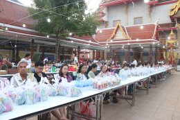 เจ้าคุณแจ้ พระวชิรคณาทร เจ้าอาวาสวัดบางพลีใหญ่กลาง นำพุทธศาสนิกชนชาวบางพลี ทำบุญแรกปี 2569 ตักบาตรทำบุญรับปีใหม่ ร่วมทอดผ้าป่าเชื้อเพลิงเผาศพยากไร้