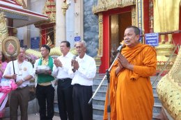 เจ้าคุณแจ้ พระวชิรคณาทร เจ้าอาวาสวัดบางพลีใหญ่กลาง นำพุทธศาสนิกชนชาวบางพลี ทำบุญแรกปี 2569 ตักบาตรทำบุญรับปีใหม่ ร่วมทอดผ้าป่าเชื้อเพลิงเผาศพยากไร้