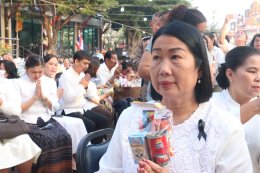 เจ้าคุณแจ้ พระวชิรคณาทร เจ้าอาวาสวัดบางพลีใหญ่กลาง นำพุทธศาสนิกชนชาวบางพลี ทำบุญแรกปี 2569 ตักบาตรทำบุญรับปีใหม่ ร่วมทอดผ้าป่าเชื้อเพลิงเผาศพยากไร้