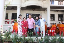 ครอบครัวนาคดี นำโดย คุณพ่อกำนันบุญยืน นาคดี อดีตกำนันตำบลบางพลีใหญ่ ร่วมด้วยคุณแม่สุรินทร์ นาคดี อดีตรองนายก อบต.บางพลีใหญ่ร่วมทำบุญเลี้ยงพระซึ่งทำมาประจำทุกๆปี