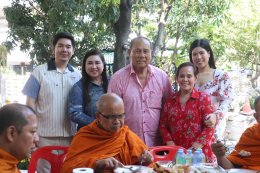 ครอบครัวนาคดี นำโดย คุณพ่อกำนันบุญยืน นาคดี อดีตกำนันตำบลบางพลีใหญ่ ร่วมด้วยคุณแม่สุรินทร์ นาคดี อดีตรองนายก อบต.บางพลีใหญ่ร่วมทำบุญเลี้ยงพระซึ่งทำมาประจำทุกๆปี