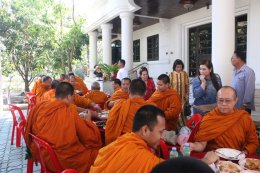 ครอบครัวนาคดี นำโดย คุณพ่อกำนันบุญยืน นาคดี อดีตกำนันตำบลบางพลีใหญ่ ร่วมด้วยคุณแม่สุรินทร์ นาคดี อดีตรองนายก อบต.บางพลีใหญ่ร่วมทำบุญเลี้ยงพระซึ่งทำมาประจำทุกๆปี