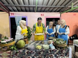ผู้ว่าฯ นราธิวาส เปิดกิจกรรม ส่งเสริมเศรษฐกิจฐานราก โดยชุมชนท่องเที่ยว OTOP นวัตวิถี ตลาดน้ำยะกัง 