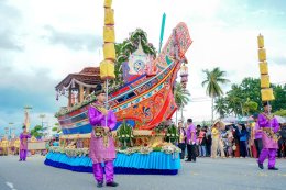 ยิ่งใหญ่ตระการตา ประชาชนนับหมื่น  แห่ชมริ้วขบวนพหุวัฒนธรรมของดีเมืองนรา 