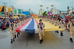 ยิ่งใหญ่ตระการตา ประชาชนนับหมื่น  แห่ชมริ้วขบวนพหุวัฒนธรรมของดีเมืองนรา 