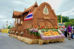 ยิ่งใหญ่ตระการตา ประชาชนนับหมื่น  แห่ชมริ้วขบวนพหุวัฒนธรรมของดีเมืองนรา 