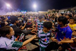 กำแพงเพชรทำถึง สนามชากังราวแทบแตก ปลุกกระแสฟุตบอลเยาวชน  การท่องเที่ยวแห่งประเทศไทย(ททท.) ร่วมกับ สมาคมกีฬาแห่งจังหวัดกำแพงเพชร  จัดฟุตบอล KPP AMAZING FOOTBALL CUP