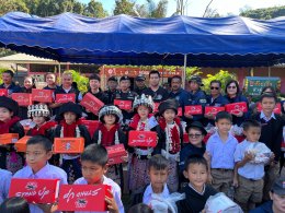 พล.ต.ต.ธีรเดช ธรรมสุธีร์ รองผู้บัญชาการตำรวจนครบาล  ร่วมกับ นายธีรวิทย์ เชาวนศิลป์ ผู้แทนบริษัท บางกอกแอธเลติก จำกัด (PAN) มอบอุปกรณ์กีฬา รองเท้านักเรียน และสิ่งของเครื่องใช้ที่จำเป็น ให้แก่สถานศึกษาในพื้นที่ห่างไกล รวมจำนวน 3 แห่ง 