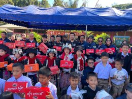 พล.ต.ต.ธีรเดช ธรรมสุธีร์ รองผู้บัญชาการตำรวจนครบาล  ร่วมกับ นายธีรวิทย์ เชาวนศิลป์ ผู้แทนบริษัท บางกอกแอธเลติก จำกัด (PAN) มอบอุปกรณ์กีฬา รองเท้านักเรียน และสิ่งของเครื่องใช้ที่จำเป็น ให้แก่สถานศึกษาในพื้นที่ห่างไกล รวมจำนวน 3 แห่ง 