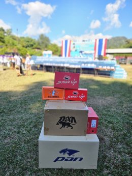 พล.ต.ต.ธีรเดช ธรรมสุธีร์ รองผู้บัญชาการตำรวจนครบาล  ร่วมกับ นายธีรวิทย์ เชาวนศิลป์ ผู้แทนบริษัท บางกอกแอธเลติก จำกัด (PAN) มอบอุปกรณ์กีฬา รองเท้านักเรียน และสิ่งของเครื่องใช้ที่จำเป็น ให้แก่สถานศึกษาในพื้นที่ห่างไกล รวมจำนวน 3 แห่ง 