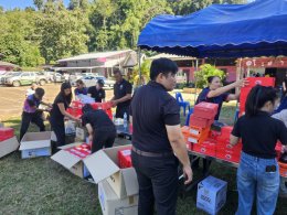 พล.ต.ต.ธีรเดช ธรรมสุธีร์ รองผู้บัญชาการตำรวจนครบาล  ร่วมกับ นายธีรวิทย์ เชาวนศิลป์ ผู้แทนบริษัท บางกอกแอธเลติก จำกัด (PAN) มอบอุปกรณ์กีฬา รองเท้านักเรียน และสิ่งของเครื่องใช้ที่จำเป็น ให้แก่สถานศึกษาในพื้นที่ห่างไกล รวมจำนวน 3 แห่ง 