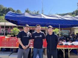 พล.ต.ต.ธีรเดช ธรรมสุธีร์ รองผู้บัญชาการตำรวจนครบาล  ร่วมกับ นายธีรวิทย์ เชาวนศิลป์ ผู้แทนบริษัท บางกอกแอธเลติก จำกัด (PAN) มอบอุปกรณ์กีฬา รองเท้านักเรียน และสิ่งของเครื่องใช้ที่จำเป็น ให้แก่สถานศึกษาในพื้นที่ห่างไกล รวมจำนวน 3 แห่ง 