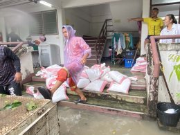 พายุซูลิกซัด มุกดาหารอ่วม  ฝนตกตลอดคืน น้ำท่วมขัง รอการระบาย