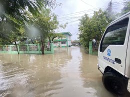 พายุซูลิกซัด มุกดาหารอ่วม  ฝนตกตลอดคืน น้ำท่วมขัง รอการระบาย