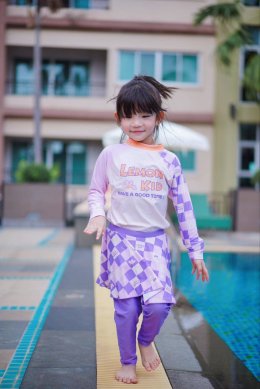 ชุดว่ายน้ำเด็กกันยูวี แบรนด์ Lemonkid มีชุดว่ายน้ำและหมวก
