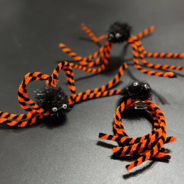 เข็มกลัดแมงมุม (ขนาดตัว 30 cm) มีที่กลัดด้านหลัง 