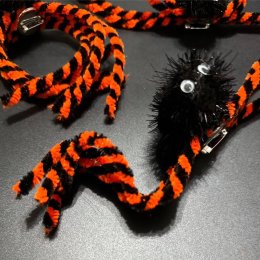 เข็มกลัดแมงมุม (ขนาดตัว 30 cm) มีที่กลัดด้านหลัง 