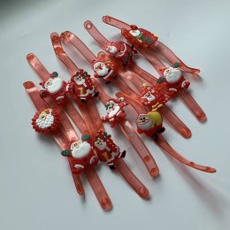 สายรัดข้อมือ xmas มีไฟ คละลายเซ็ตนึงมี 12 ชิ้น 