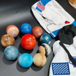 โมเดลจำลอง 10 ลูก เป็นระบบสุริยะจักรวาล Solar System