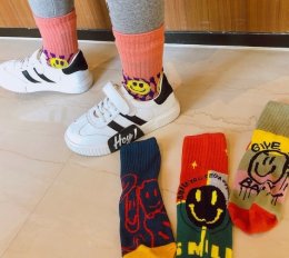 ถุงเท้า smiley set 4 คู่ แถมฟรี ถุงผ้าเก็บถุงเท้าลายน่ารัก (SOCK107)