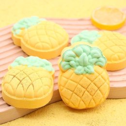 Pineapple Bathbomb ดีไซน์เป็นรูปสัปปะรดสีสดใสสวยงาม