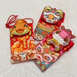 กระเป๋าเก็บซองอั่งเปา 3Dมาเป็นหัวตุ๊กตางานปักอย่างดี 