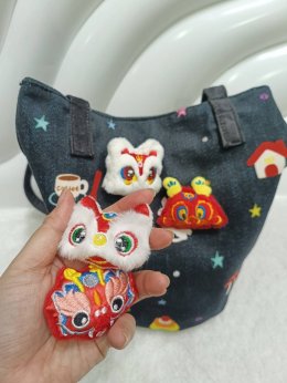 เซ็ตเข็มกลัด ตรุษจีน 4 ชิ้นติดที่หมวกเสื้อกระเป๋า 