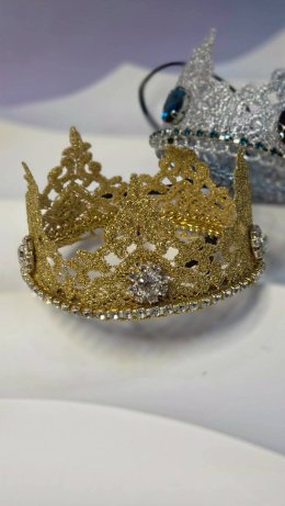 มงกุฏเจ้าหญิง ประดับเพชร มีสายรัดคางมาพร้อมสายรูดยืดหยุ่น