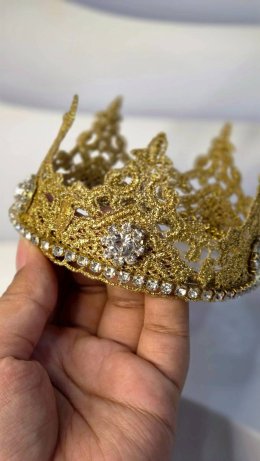 มงกุฏเจ้าหญิง ประดับเพชร มีสายรัดคางมาพร้อมสายรูดยืดหยุ่น