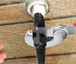 เกลียวซ้ายถอดก๊อกน้ำขาด ขนาด 4-6 หุน เกลียวซ้ายถอนก๊อกน้ำ