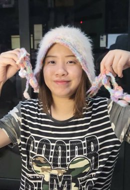 หมวกไหมพรมสายยาวปอมๆสไตล์เกาหลี ทรงสวยดีไซน์เก๋