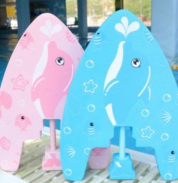 Dolphin kickboard โฟมว่ายน้ำ ฉีดน้ำได้ ลอยน้ำได้