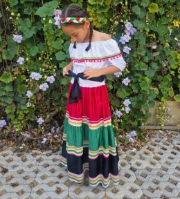 ชุดนานาชาติ ชุดเม็กซิกันเด็กเป็นชุดเดรสยาวจีบระบาย