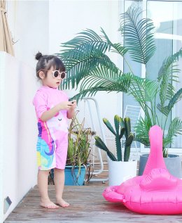 ชุดว่ายน้ำเด็ก Pink Unicorn (2 ชิ้นชุดว่ายน้ำ + หมวก)