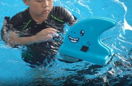 โฟมฝึกว่ายน้ำเด็ก shark fin สำหรับเด็ก วัสดุ EVA foam