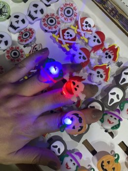 Set แหวนHalloween มีไฟ 10 ชิ้น (random ลายให้ค่ะ)