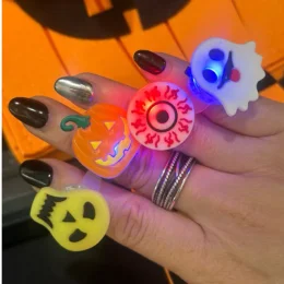Set แหวนHalloween มีไฟ 10 ชิ้น (random ลายให้ค่ะ)